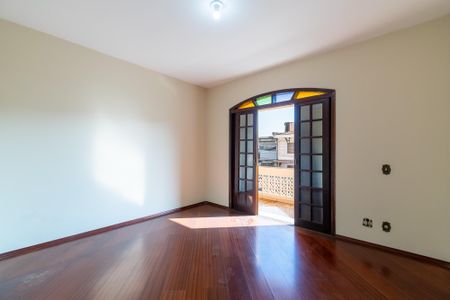 Casa à venda com 295m², 4 quartos e 4 vagasSuíte