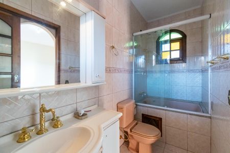 Casa à venda com 295m², 4 quartos e 4 vagasBanheiro da Suíte