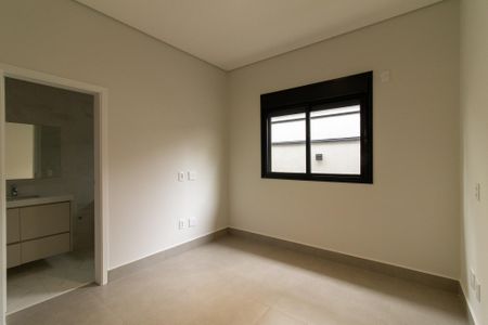 Casa à venda com 170m², 3 quartos e 4 vagasBanheiro da Suíte 1