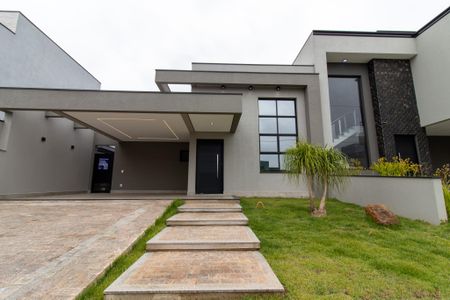 Casa à venda com 170m², 3 quartos e 4 vagasFachada