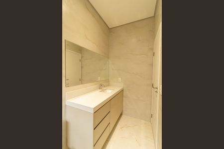 Casa à venda com 170m², 3 quartos e 4 vagasBanheiro da Suíte 1