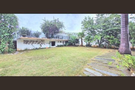 Casa à venda com 1000m², 5 quartos e 3 vagasQuintal