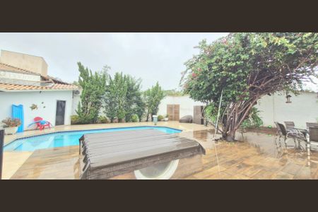 Casa à venda com 1000m², 5 quartos e 3 vagasPiscina