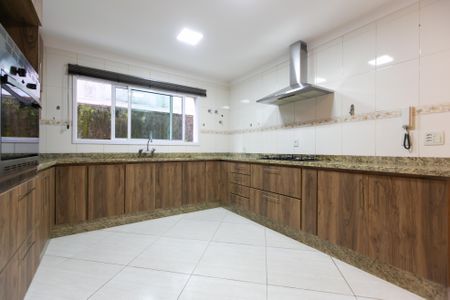 Casa à venda com 600m², 5 quartos e 4 vagasCozinha 