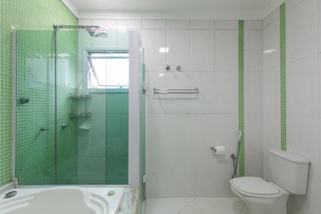 Casa à venda com 600m², 5 quartos e 4 vagasBanheiro da suíte