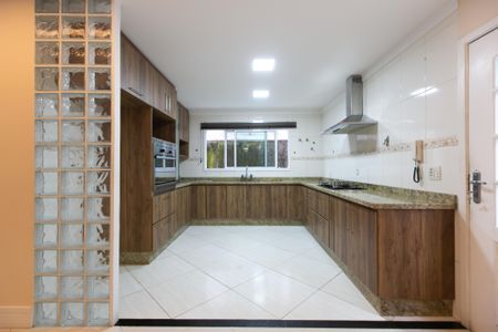 Casa à venda com 600m², 5 quartos e 4 vagasCozinha 