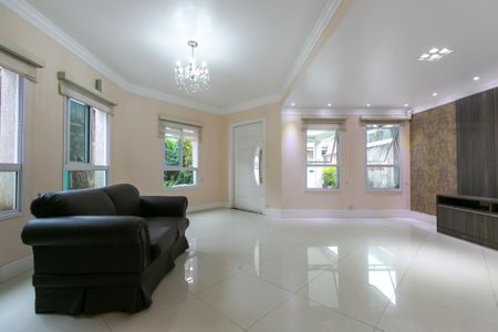 Casa à venda com 600m², 5 quartos e 4 vagasSala