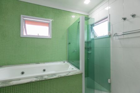 Casa à venda com 600m², 5 quartos e 4 vagasBanheiro da suíte