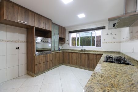 Casa à venda com 600m², 5 quartos e 4 vagasCozinha 