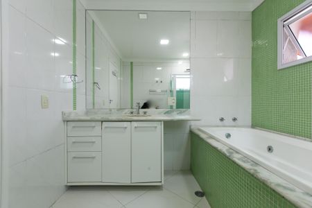 Casa à venda com 600m², 5 quartos e 4 vagasBanheiro da suíte