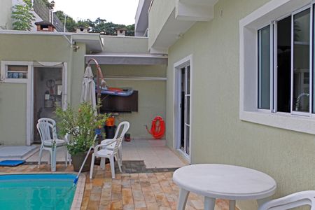 Casa de condomínio para alugar com 141m², 3 quartos e 1 vagaPiscina