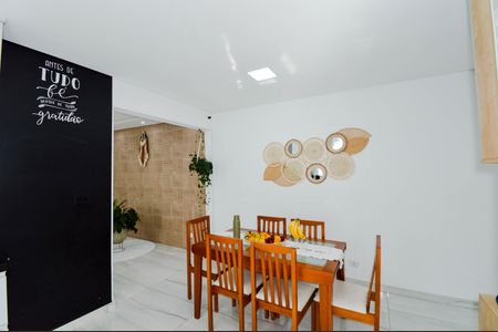 Casa à venda com 170m², 4 quartos e 3 vagas Casa à venda com 170m², 4 quartos e 3 vagasCozinha