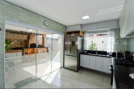 Casa à venda com 170m², 4 quartos e 3 vagas Casa à venda com 170m², 4 quartos e 3 vagasCozinha