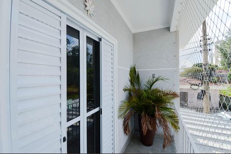 Casa à venda com 170m², 4 quartos e 3 vagas Casa à venda com 170m², 4 quartos e 3 vagasVaranda da Suíte