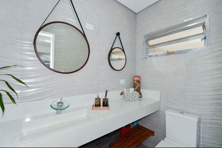 Casa à venda com 170m², 4 quartos e 3 vagas Casa à venda com 170m², 4 quartos e 3 vagasLavabo