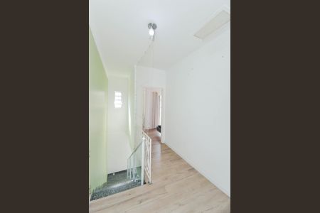 Casa à venda com 170m², 4 quartos e 3 vagas Casa à venda com 170m², 4 quartos e 3 vagasCorredor dos Dormitórios