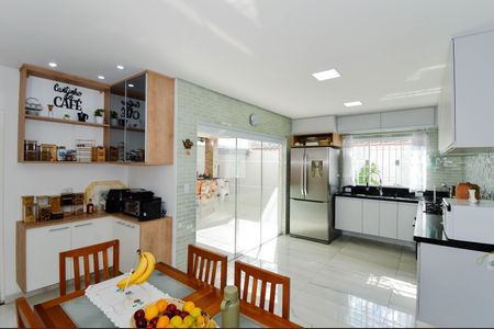 Casa à venda com 170m², 4 quartos e 3 vagas Casa à venda com 170m², 4 quartos e 3 vagasCozinha