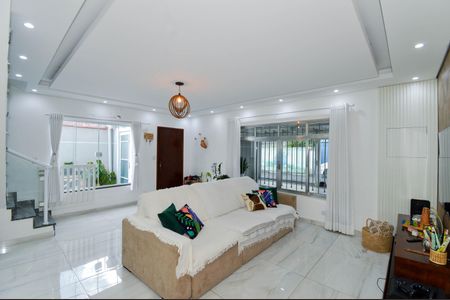 Casa à venda com 170m², 4 quartos e 3 vagas Casa à venda com 170m², 4 quartos e 3 vagasSala