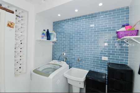 Casa à venda com 170m², 4 quartos e 3 vagas Casa à venda com 170m², 4 quartos e 3 vagasÁrea de Serviço