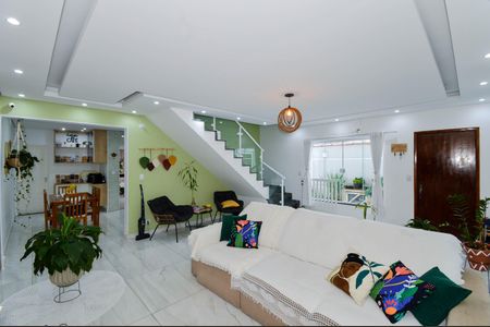 Casa à venda com 170m², 4 quartos e 3 vagas Casa à venda com 170m², 4 quartos e 3 vagasSala