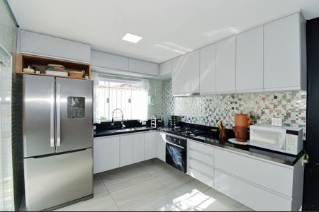 Casa à venda com 170m², 4 quartos e 3 vagas Casa à venda com 170m², 4 quartos e 3 vagasCozinha