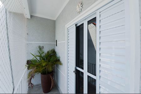 Casa à venda com 170m², 4 quartos e 3 vagas Casa à venda com 170m², 4 quartos e 3 vagasVaranda da Suíte