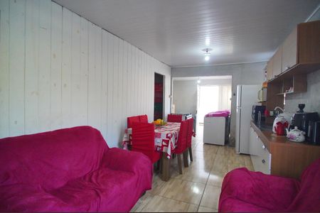 Casa à venda com 85m², 2 quartos e 2 vagasSala