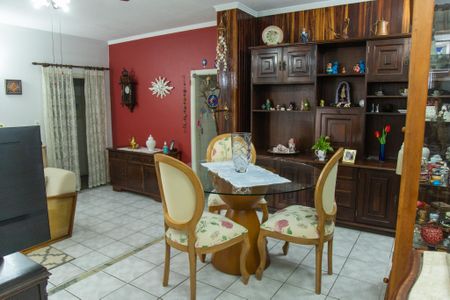 Casa à venda com 250m², 3 quartos e 1 vaga Casa à venda com 250m², 3 quartos e 1 vagaSala