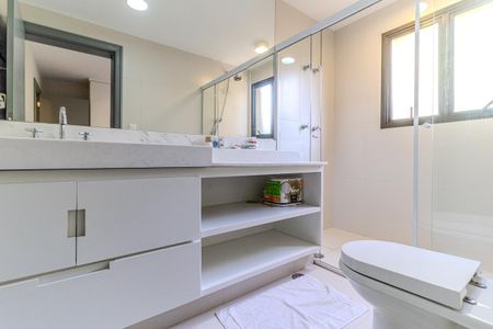 Apartamento à venda com 170m², 2 quartos e 3 vagasBanheiro da Suíte 1