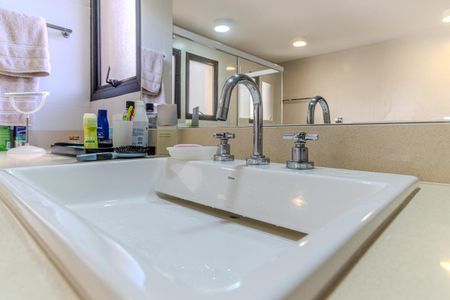 Apartamento à venda com 170m², 2 quartos e 3 vagasBanheiro da Suíte 2