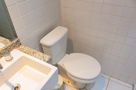 Apartamento à venda com 70m², 2 quartos e 2 vagas Apartamento à venda com 70m², 2 quartos e 2 vagasBanheiro da Suíte