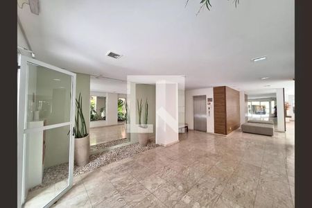 Apartamento à venda com 70m², 2 quartos e 2 vagas Apartamento à venda com 70m², 2 quartos e 2 vagasHall