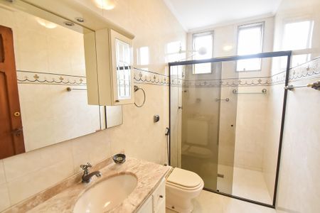 Casa à venda com 190m², 3 quartos e 2 vagasBanheiro