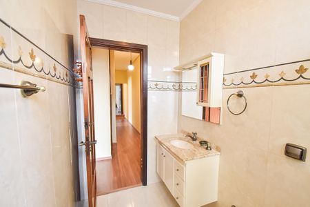 Casa à venda com 190m², 3 quartos e 2 vagasBanheiro