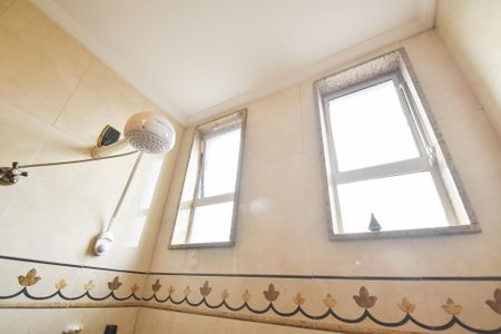 Casa à venda com 190m², 3 quartos e 2 vagasBanheiro