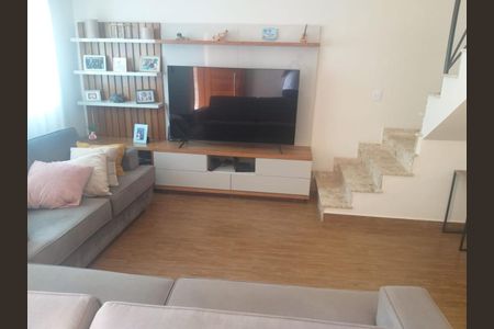 Casa à venda com 220m², 3 quartos e 8 vagasFoto 01