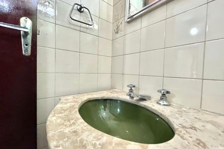 Casa à venda com 129m², 4 quartos e 2 vagasBanheiro 2