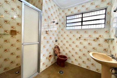 Casa à venda com 129m², 4 quartos e 2 vagasBanheiro 1