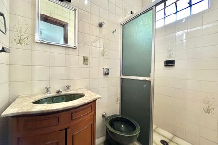 Casa à venda com 129m², 4 quartos e 2 vagasBanheiro 2