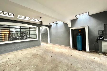 Casa à venda com 129m², 4 quartos e 2 vagasGaragem