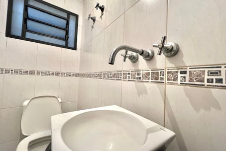 Casa à venda com 129m², 4 quartos e 2 vagasLavabo