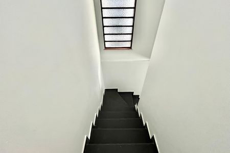 Casa à venda com 129m², 4 quartos e 2 vagasEscada