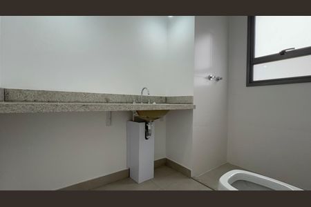 Apartamento à venda com 77m², 2 quartos e 1 vaga Apartamento à venda com 77m², 2 quartos e 1 vagaBanheiro da Suíte 1