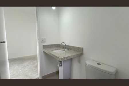 Apartamento à venda com 77m², 2 quartos e 1 vaga Apartamento à venda com 77m², 2 quartos e 1 vagaBanheiro da Suíte 2