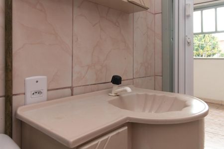 Casa para alugar com 150m², 2 quartos e 3 vagasBanheiro social