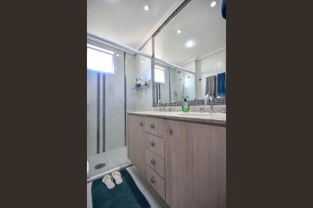 Apartamento à venda com 142m², 3 quartos e 2 vagas Apartamento à venda com 142m², 3 quartos e 2 vagasBanheiro Suíte 2