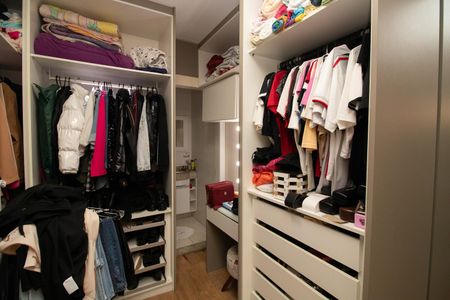 Casa à venda com 180m², 3 quartos e 5 vagasSuíte 3