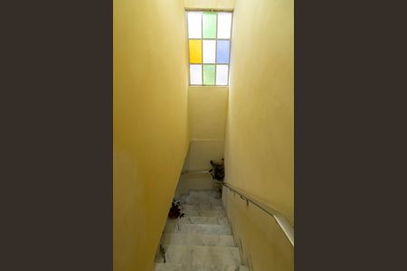 Casa à venda com 155m², 3 quartos e 3 vagas Casa à venda com 155m², 3 quartos e 3 vagasEscada