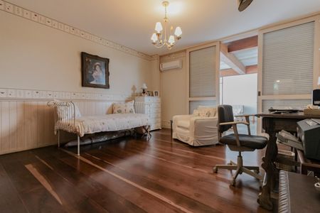 Casa à venda com 783m², 4 quartos e 2 vagas Casa à venda com 783m², 4 quartos e 2 vagasSuíte