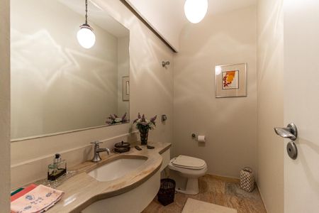 Apartamento à venda com 270m², 3 quartos e 3 vagas Apartamento à venda com 270m², 3 quartos e 3 vagasLavabo